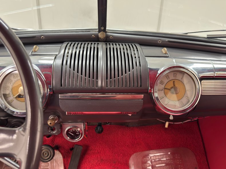 Ford-Super-deluxe-1948-Black-Red-46