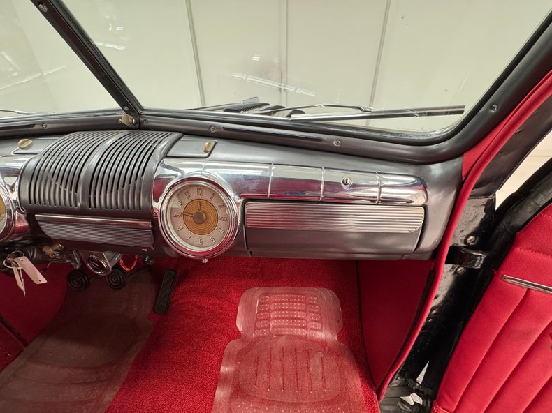 Ford-Super-deluxe-1948-Black-Red-47