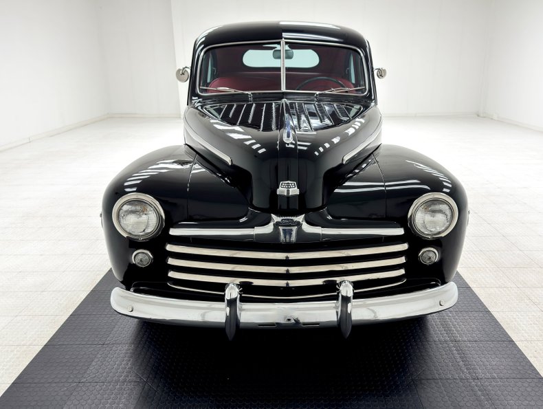 Ford-Super-deluxe-1948-Black-Red-5