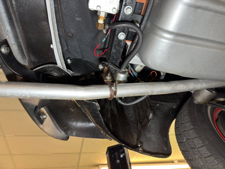 Ford-Super-deluxe-1948-Black-Red-9