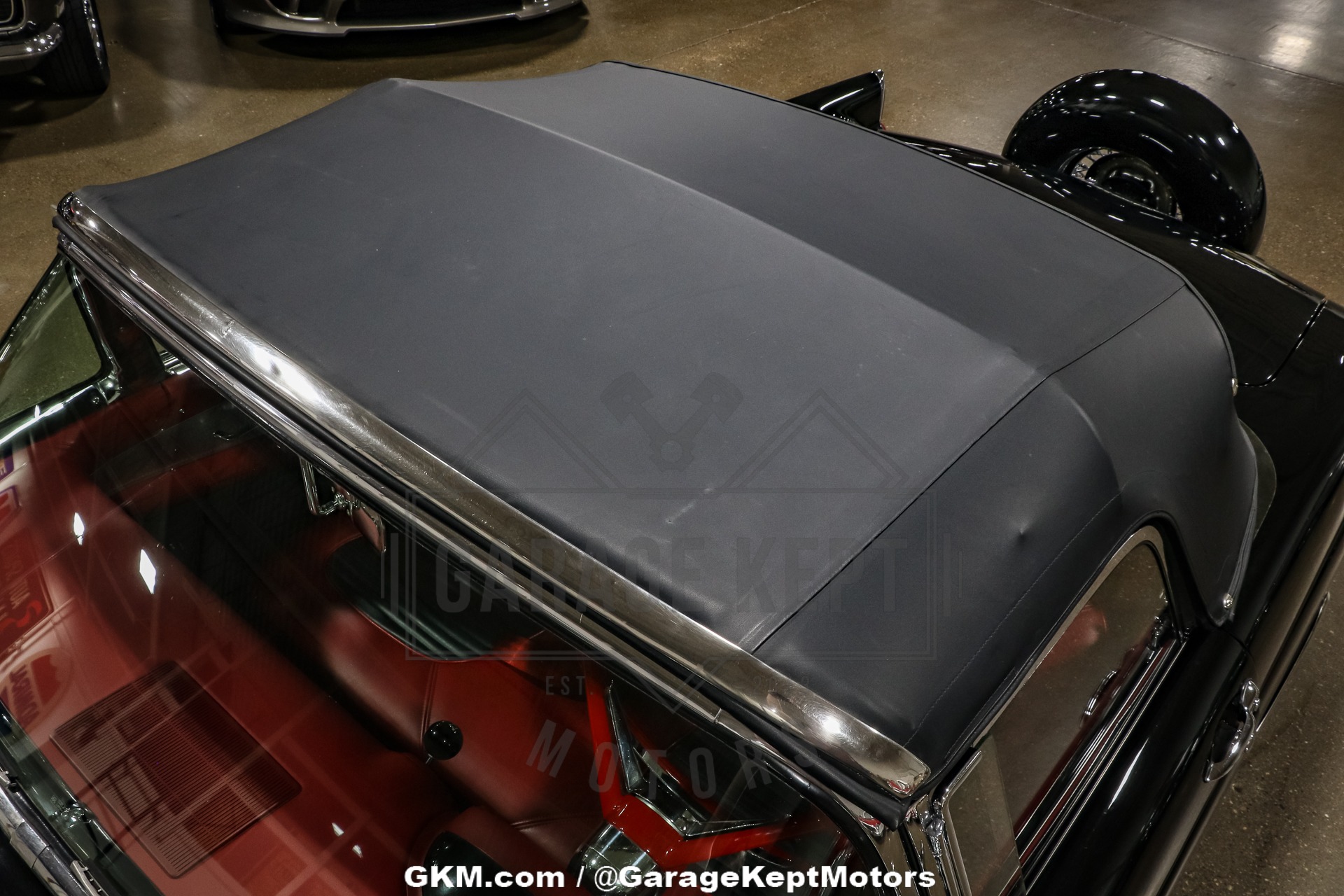 Ford-Thunderbird-1956-Black-Red-16