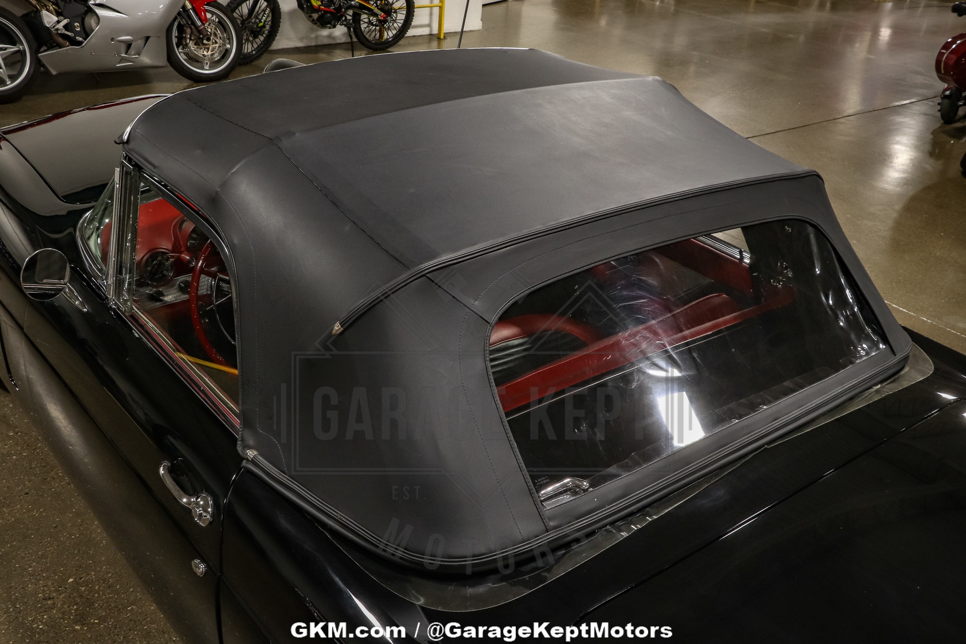 Ford-Thunderbird-1956-Black-Red-18