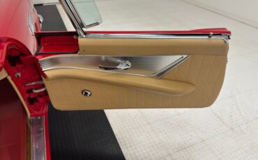 Ford-Thunderbird-1957-Flame-Red-Saddle-2