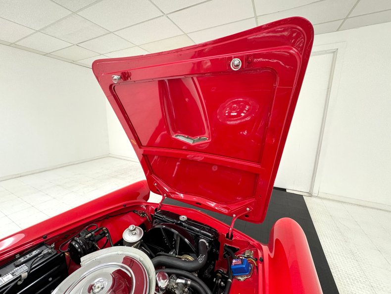 Ford-Thunderbird-1957-Flame-Red-Saddle-32