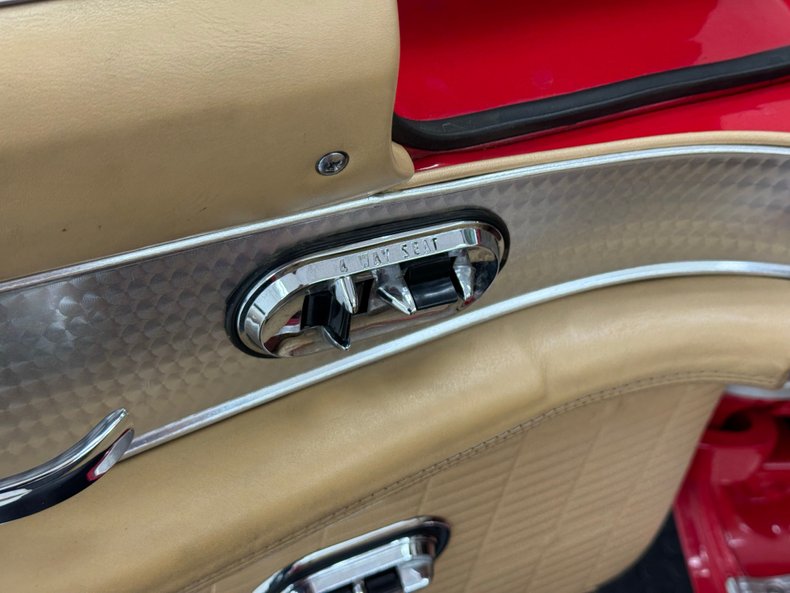 Ford-Thunderbird-1957-Flame-Red-Saddle-42