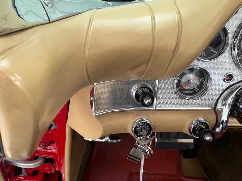 Ford-Thunderbird-1957-Flame-Red-Saddle-49