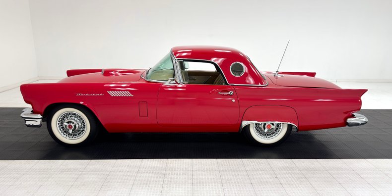 Ford-Thunderbird-1957-Flame-Red-Saddle-6