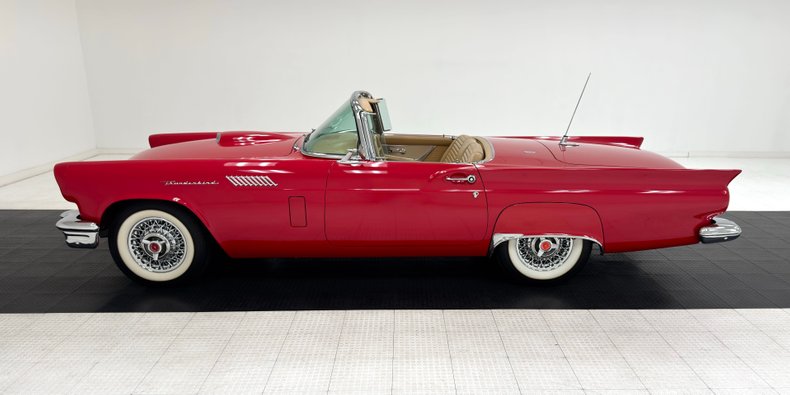 Ford-Thunderbird-1957-Flame-Red-Saddle-7