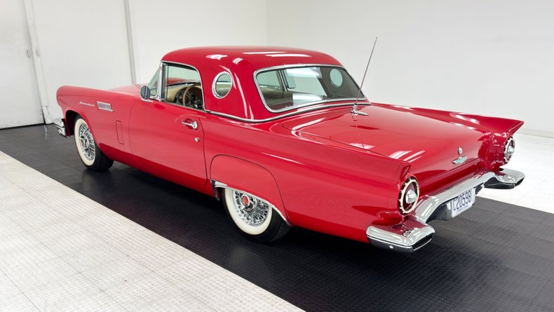 Ford-Thunderbird-1957-Flame-Red-Saddle-8