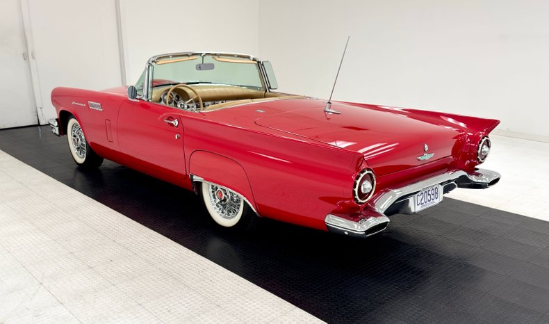 Ford-Thunderbird-1957-Flame-Red-Saddle-9
