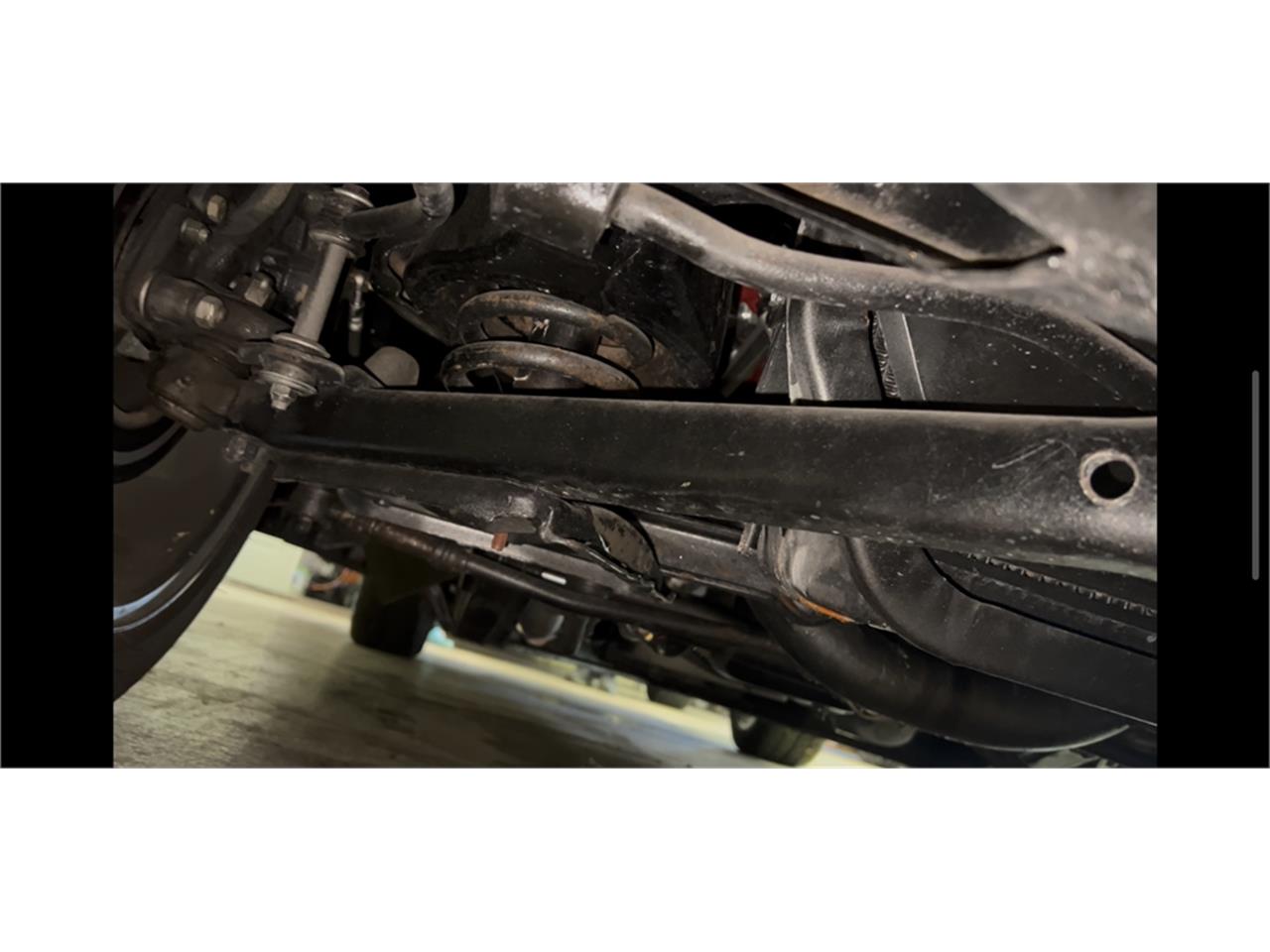 Ford-Thunderbird-1957-Kandy-Apple-Red-Gold-flake-Red-and-white-quilted-11