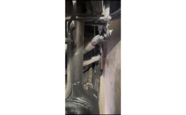 Ford-Thunderbird-1957-Kandy-Apple-Red-Gold-flake-Red-and-white-quilted-12