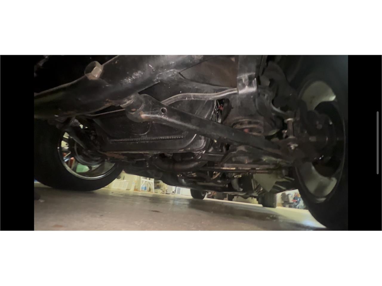 Ford-Thunderbird-1957-Kandy-Apple-Red-Gold-flake-Red-and-white-quilted-13