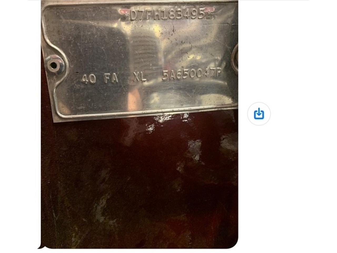 Ford-Thunderbird-1957-Kandy-Apple-Red-Gold-flake-Red-and-white-quilted-14