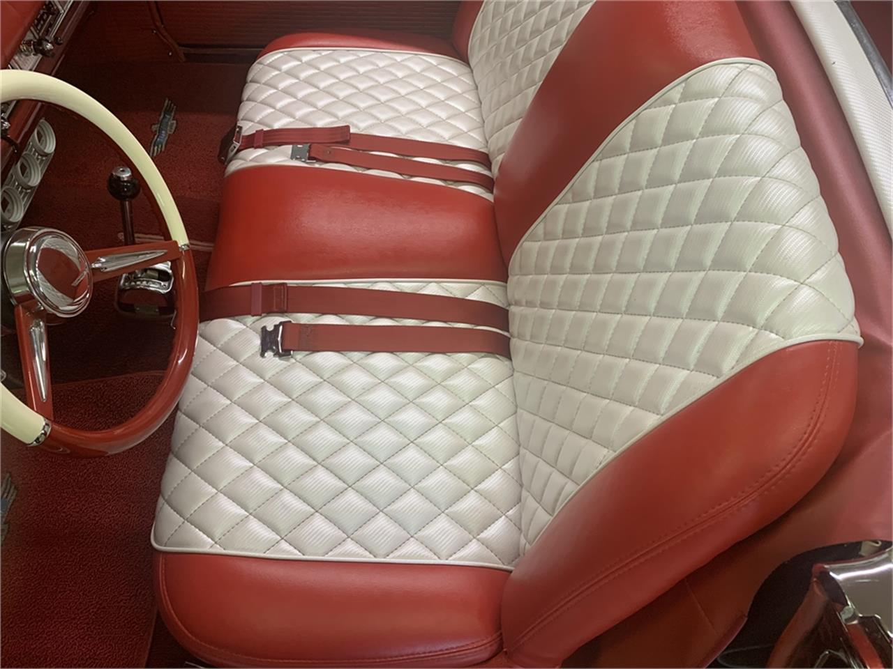 Ford-Thunderbird-1957-Kandy-Apple-Red-Gold-flake-Red-and-white-quilted-19