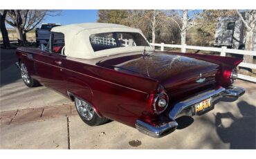 Ford-Thunderbird-1957-Kandy-Apple-Red-Gold-flake-Red-and-white-quilted-20