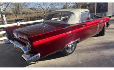 Ford-Thunderbird-1957-Kandy-Apple-Red-Gold-flake-Red-and-white-quilted-21