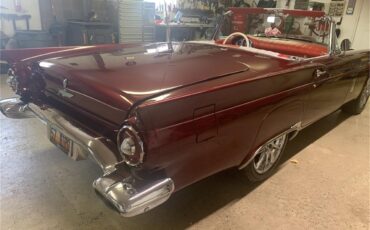 Ford-Thunderbird-1957-Kandy-Apple-Red-Gold-flake-Red-and-white-quilted-26