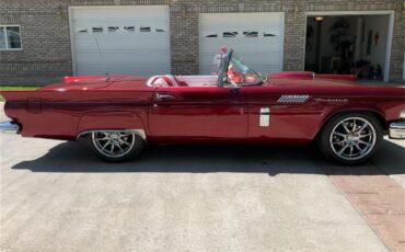 Ford-Thunderbird-1957-Kandy-Apple-Red-Gold-flake-Red-and-white-quilted-27