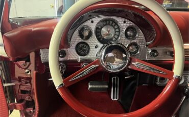 Ford-Thunderbird-1957-Kandy-Apple-Red-Gold-flake-Red-and-white-quilted-3