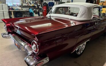 Ford-Thunderbird-1957-Kandy-Apple-Red-Gold-flake-Red-and-white-quilted-34