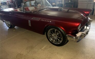 Ford-Thunderbird-1957-Kandy-Apple-Red-Gold-flake-Red-and-white-quilted-38