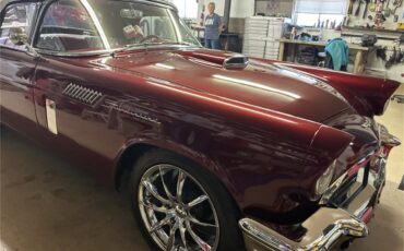 Ford-Thunderbird-1957-Kandy-Apple-Red-Gold-flake-Red-and-white-quilted-39