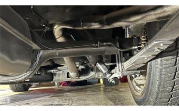 Ford-Thunderbird-1957-Kandy-Apple-Red-Gold-flake-Red-and-white-quilted-5