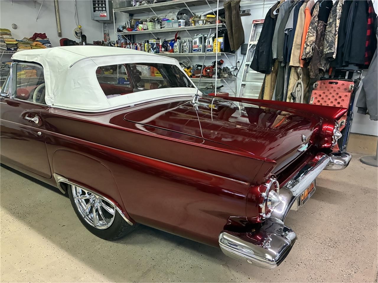 Ford-Thunderbird-1957-Kandy-Apple-Red-Gold-flake-Red-and-white-quilted-51