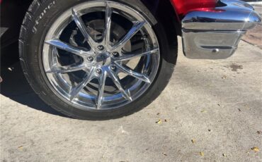 Ford-Thunderbird-1957-Kandy-Apple-Red-Gold-flake-Red-and-white-quilted-53