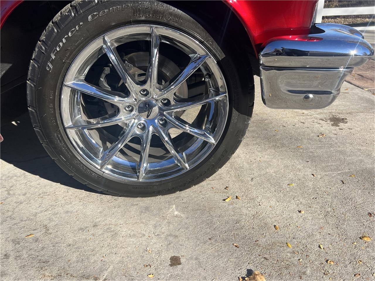 Ford-Thunderbird-1957-Kandy-Apple-Red-Gold-flake-Red-and-white-quilted-53