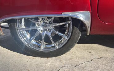 Ford-Thunderbird-1957-Kandy-Apple-Red-Gold-flake-Red-and-white-quilted-54