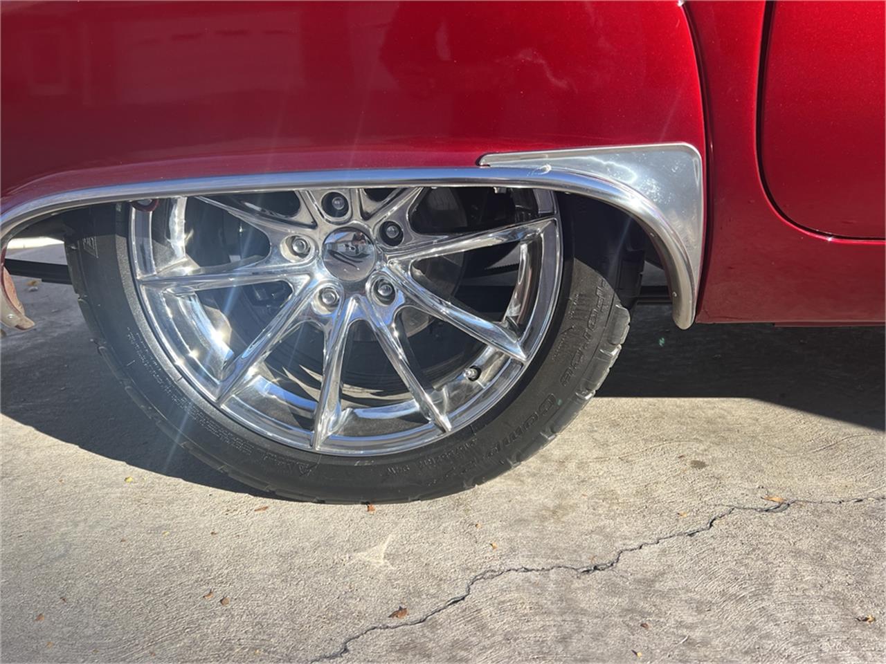 Ford-Thunderbird-1957-Kandy-Apple-Red-Gold-flake-Red-and-white-quilted-54