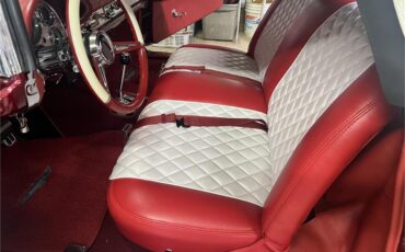 Ford-Thunderbird-1957-Kandy-Apple-Red-Gold-flake-Red-and-white-quilted-56