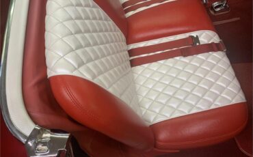 Ford-Thunderbird-1957-Kandy-Apple-Red-Gold-flake-Red-and-white-quilted-61