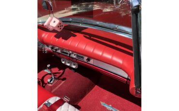 Ford-Thunderbird-1957-Kandy-Apple-Red-Gold-flake-Red-and-white-quilted-62