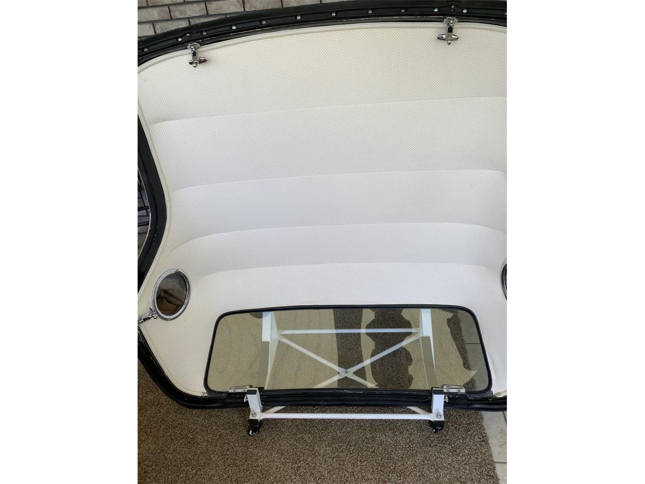 Ford-Thunderbird-1957-Kandy-Apple-Red-Gold-flake-Red-and-white-quilted-70