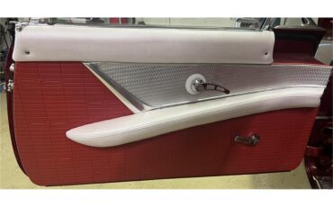 Ford-Thunderbird-1957-Kandy-Apple-Red-Gold-flake-Red-and-white-quilted-73