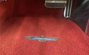 Ford-Thunderbird-1957-Kandy-Apple-Red-Gold-flake-Red-and-white-quilted-76