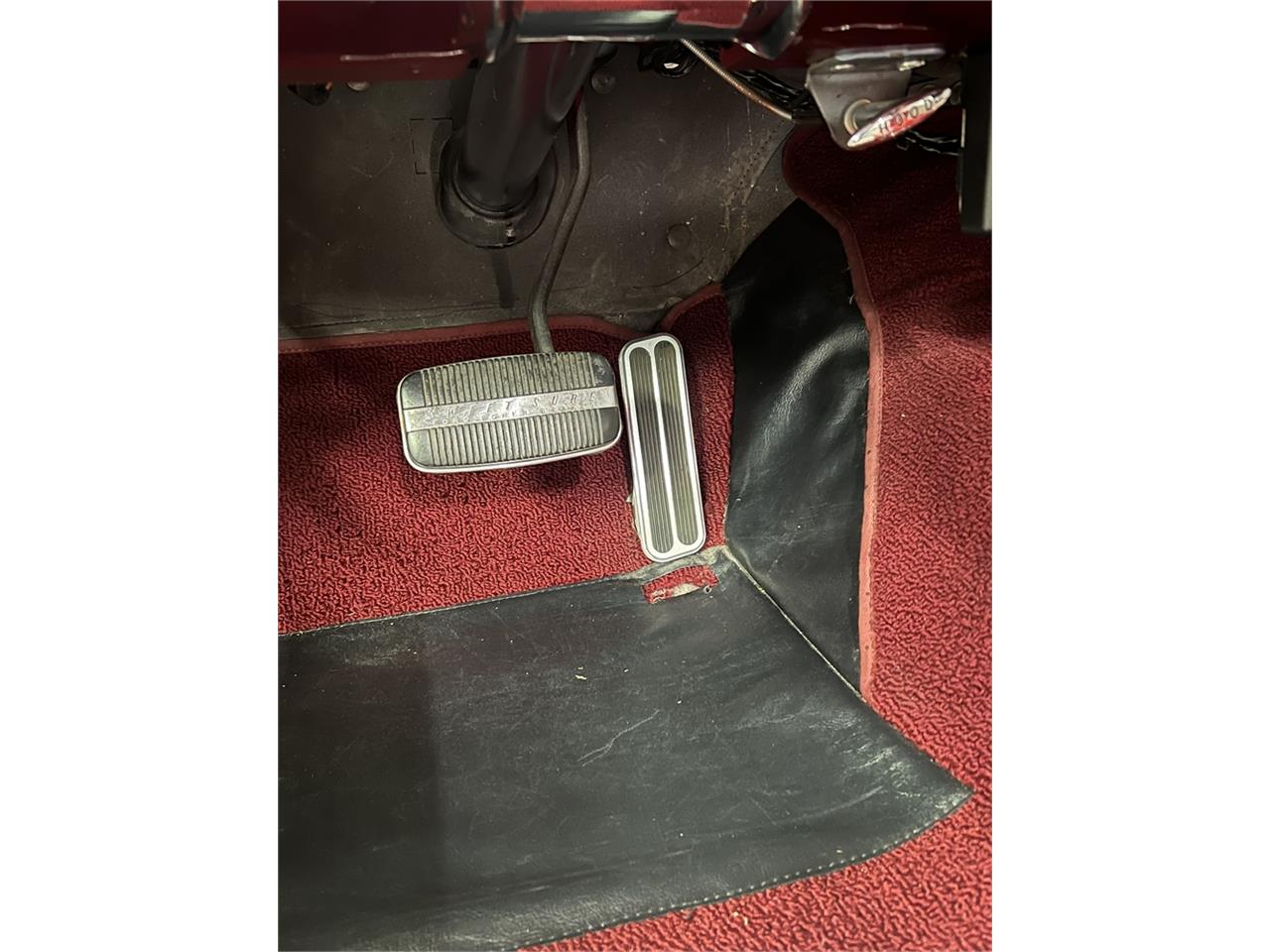 Ford-Thunderbird-1957-Kandy-Apple-Red-Gold-flake-Red-and-white-quilted-77