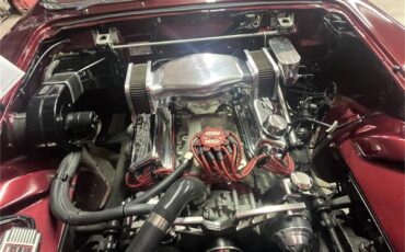 Ford-Thunderbird-1957-Kandy-Apple-Red-Gold-flake-Red-and-white-quilted-80