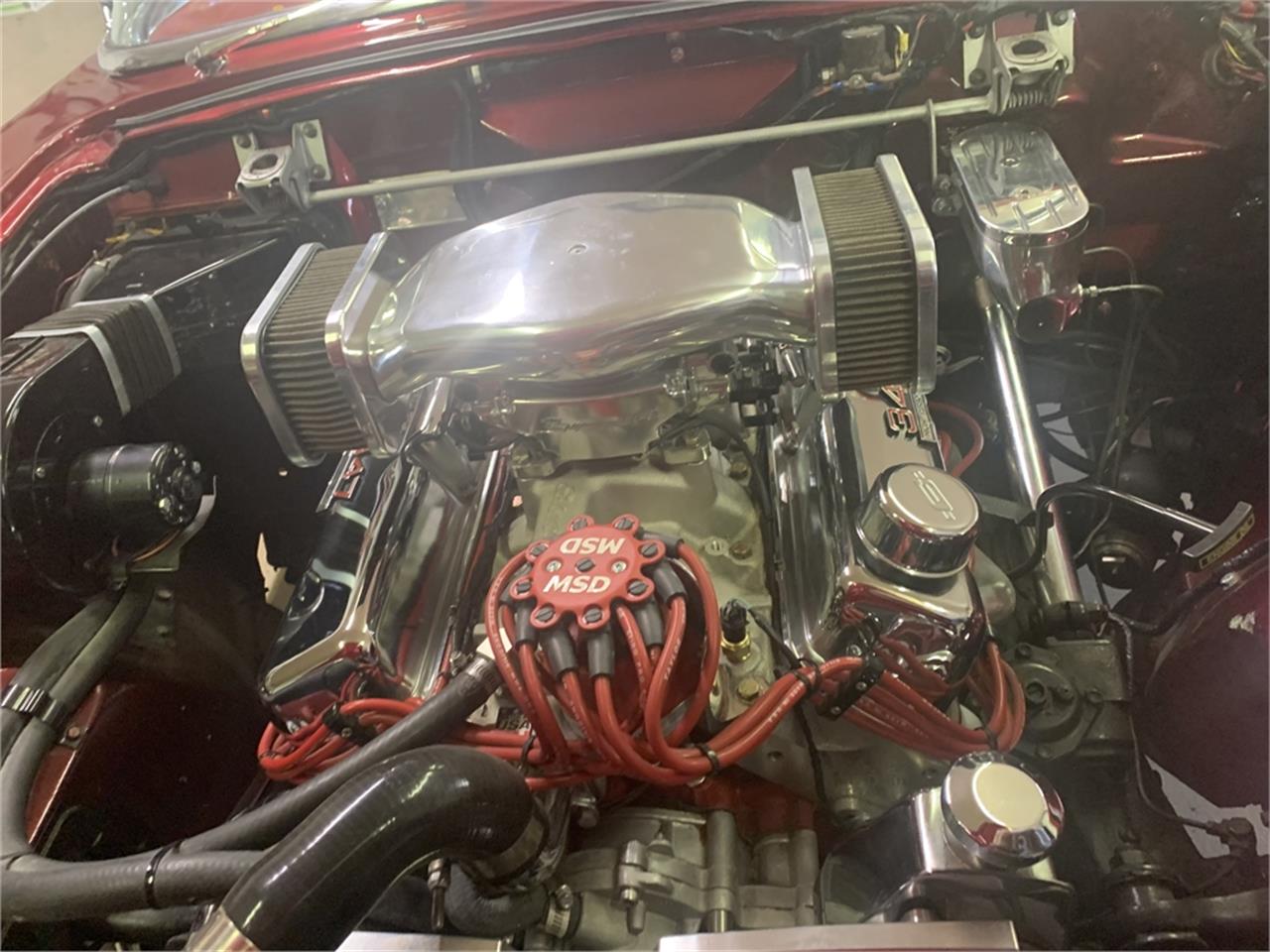 Ford-Thunderbird-1957-Kandy-Apple-Red-Gold-flake-Red-and-white-quilted-81