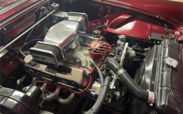 Ford-Thunderbird-1957-Kandy-Apple-Red-Gold-flake-Red-and-white-quilted-82