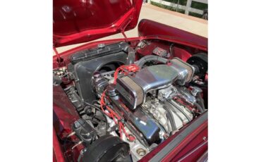 Ford-Thunderbird-1957-Kandy-Apple-Red-Gold-flake-Red-and-white-quilted-83