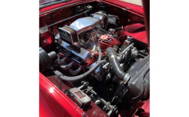 Ford-Thunderbird-1957-Kandy-Apple-Red-Gold-flake-Red-and-white-quilted-84