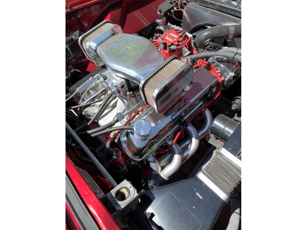 Ford-Thunderbird-1957-Kandy-Apple-Red-Gold-flake-Red-and-white-quilted-85