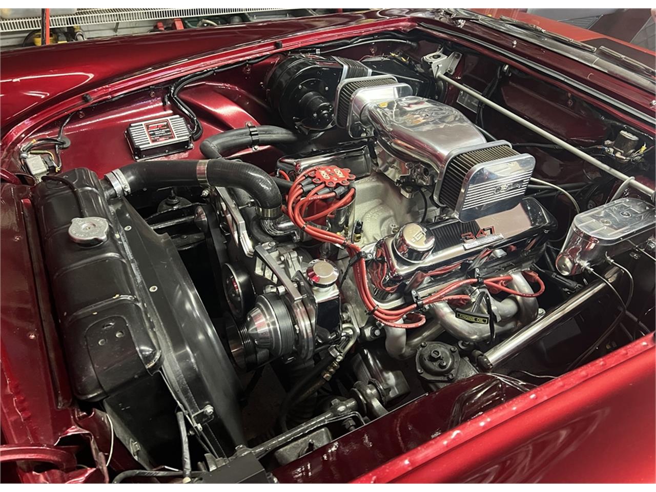 Ford-Thunderbird-1957-Kandy-Apple-Red-Gold-flake-Red-and-white-quilted-86
