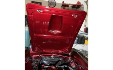 Ford-Thunderbird-1957-Kandy-Apple-Red-Gold-flake-Red-and-white-quilted-87