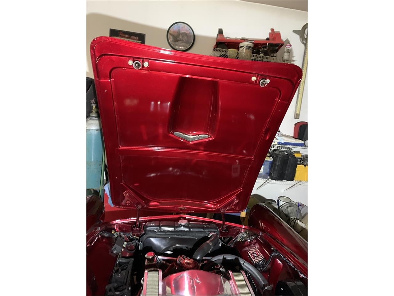 Ford-Thunderbird-1957-Kandy-Apple-Red-Gold-flake-Red-and-white-quilted-87