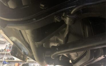 Ford-Thunderbird-1957-Kandy-Apple-Red-Gold-flake-Red-and-white-quilted-89